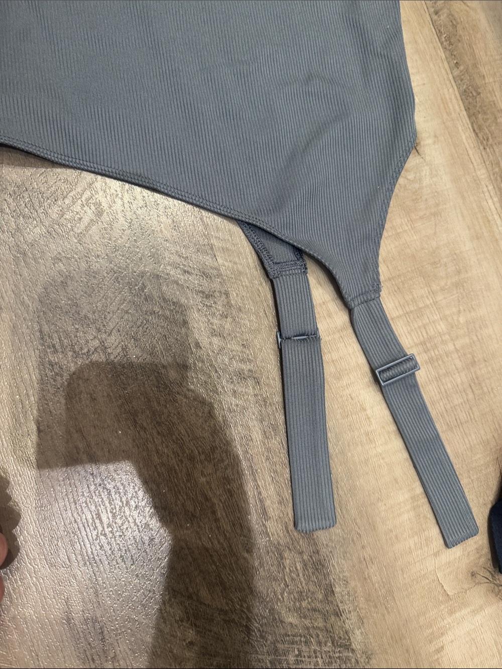 ALO Yoga Slate Ribbed Racerback Crop - Picture 4 of 6